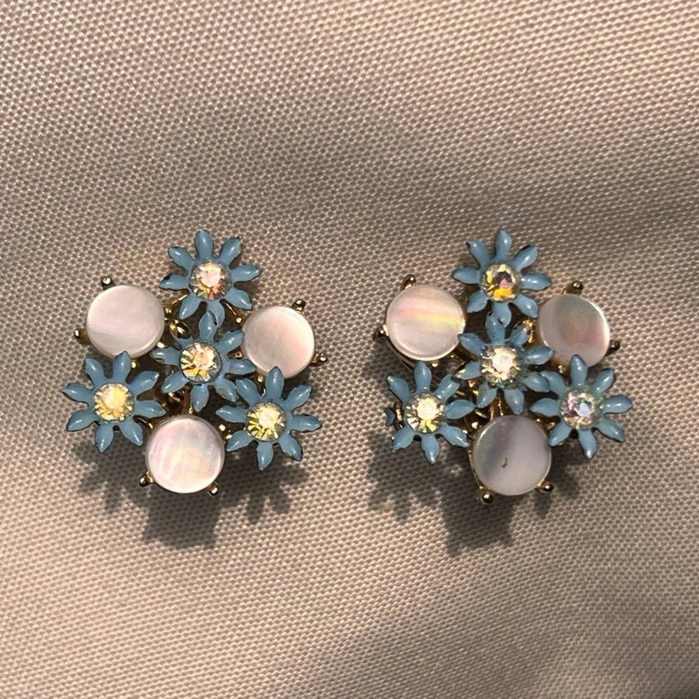 Vintage Coro Flower Clip On Earrings Soft Plastic Aurora Borealis Rhinestone EUC